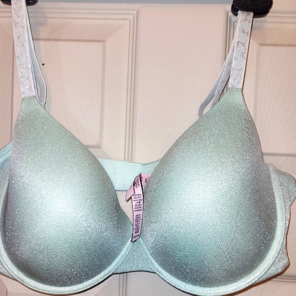 Victoria Secret tshirt lined demi bra size 40D